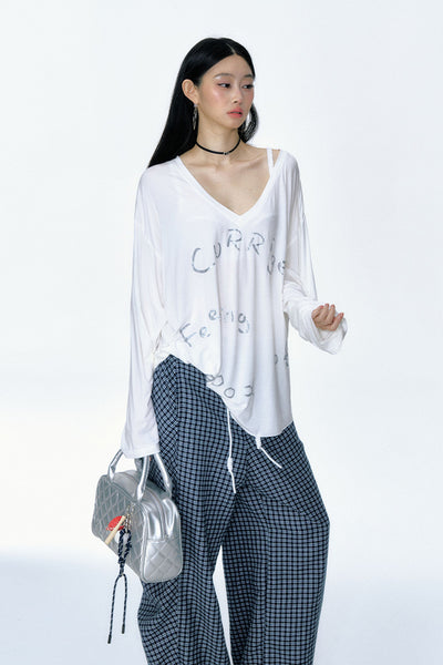 Letter Print V-Neck Loose Silhouette Top CUR0130