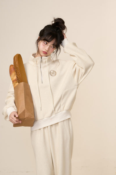 Almond White Badge Sports Sweatshirt+Pants CHI0010