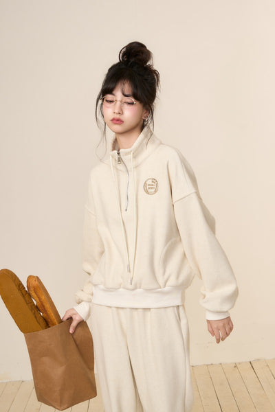 Almond White Badge Sports Sweatshirt+Pants CHI0010