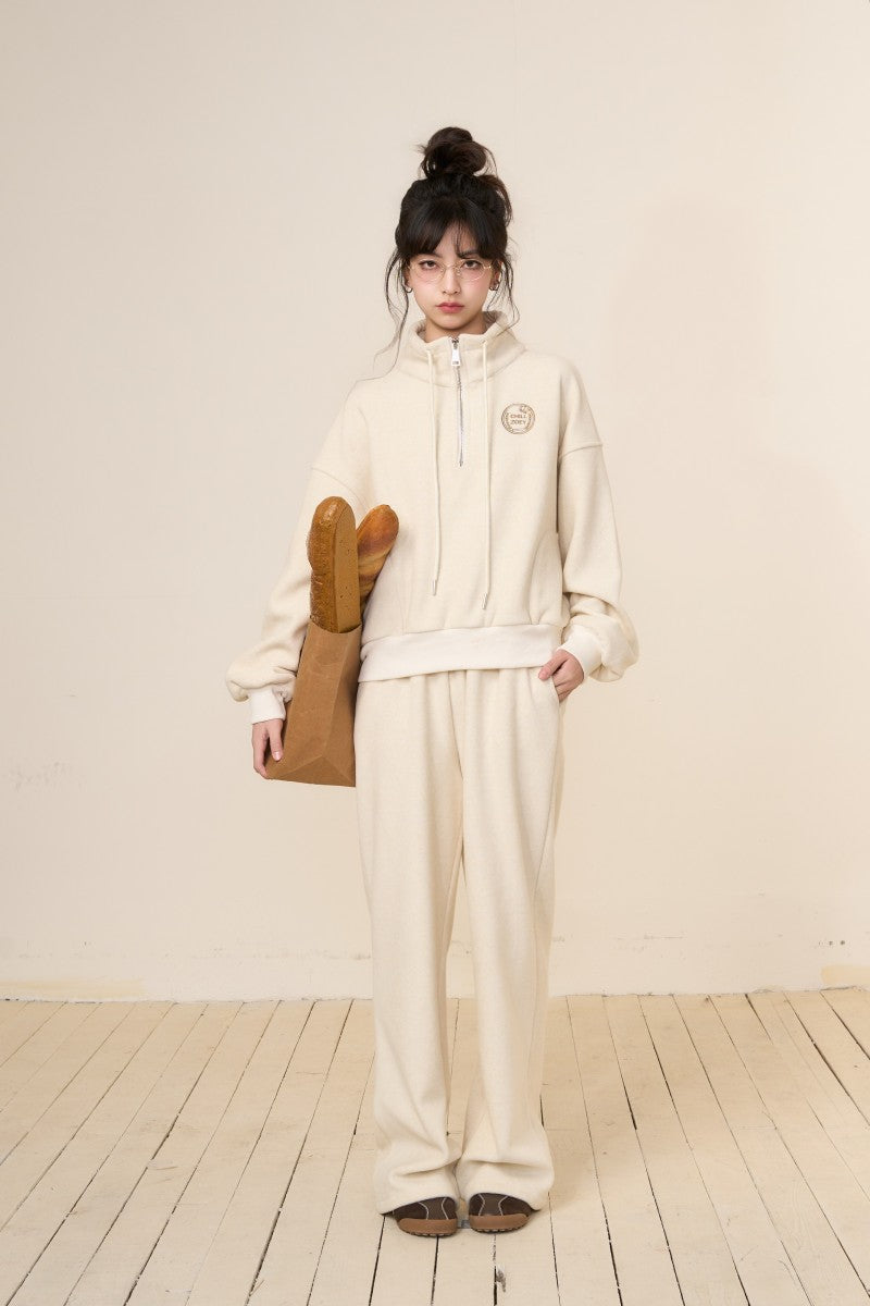 Almond White Badge Sports Sweatshirt+Pants CHI0010