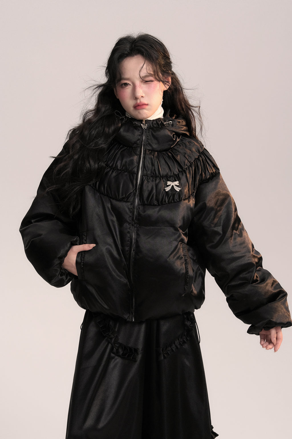 Hooded Silk Texture Pleated Down Jacket AOO0044