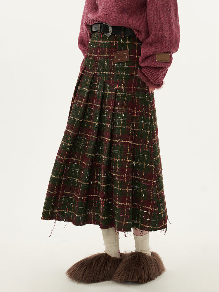 Long pleated skirt with Christmas-colored check pattern MAM0053
