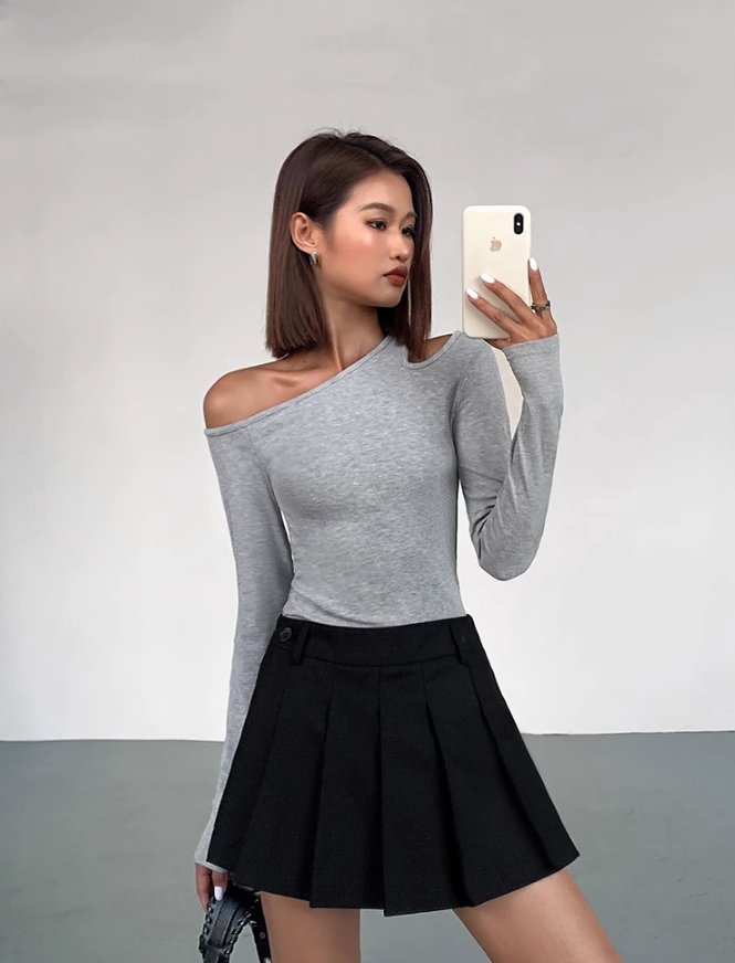 Oblique Off-shoulder Long-sleeved Knitted T-shirt OUS0014