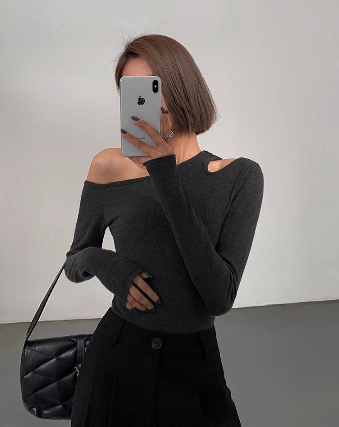 Oblique Off-shoulder Long-sleeved Knitted T-shirt OUS0014