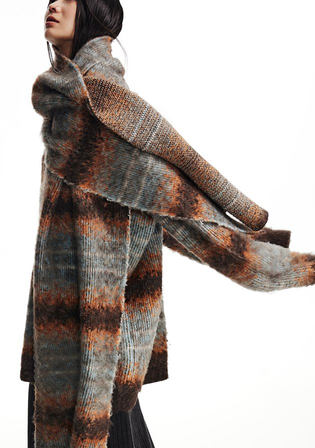 Gradient color stripe scarf WES0163