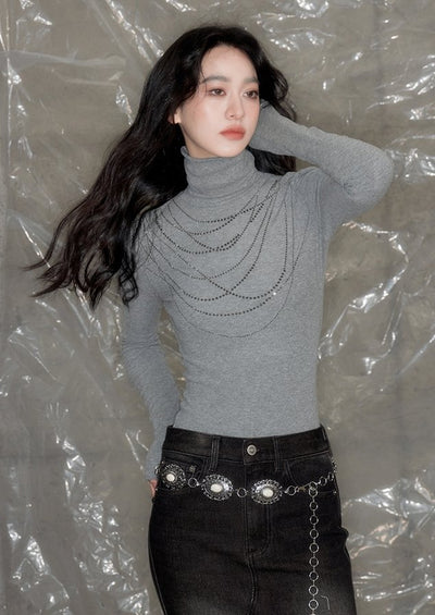Turtleneck slim knit top with multi-layered chain necklace design DID0073