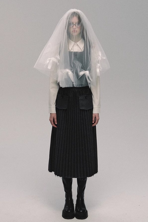 Preppy Ensemble Vest/Raw Pleated Long Skirt OAK0111