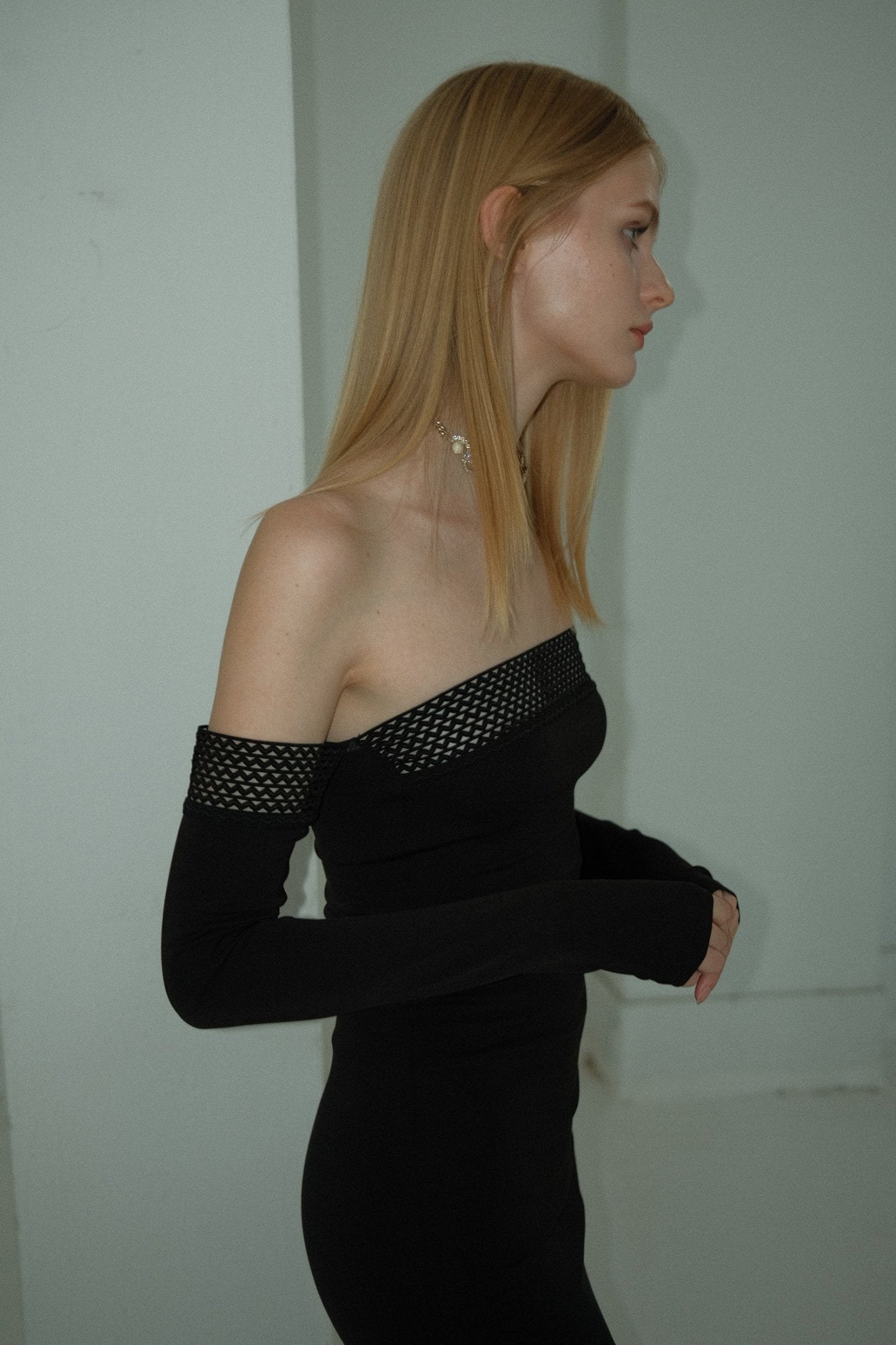 Hollow Black/White Off-shoulder Top & Dress SNT0035