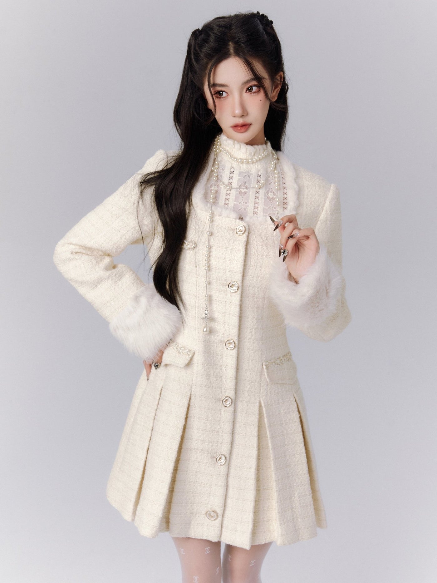 Elegant pleated dress with fur sleeves FRA0076